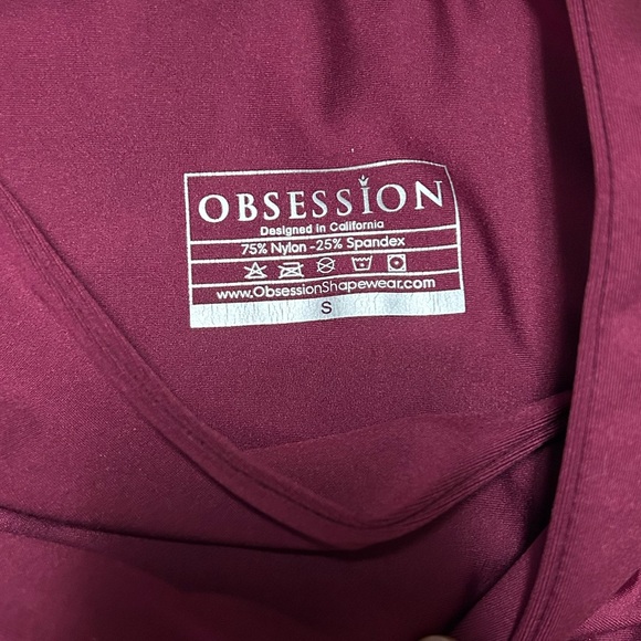 small, maroon exercise leggings - Picture 2 of 3